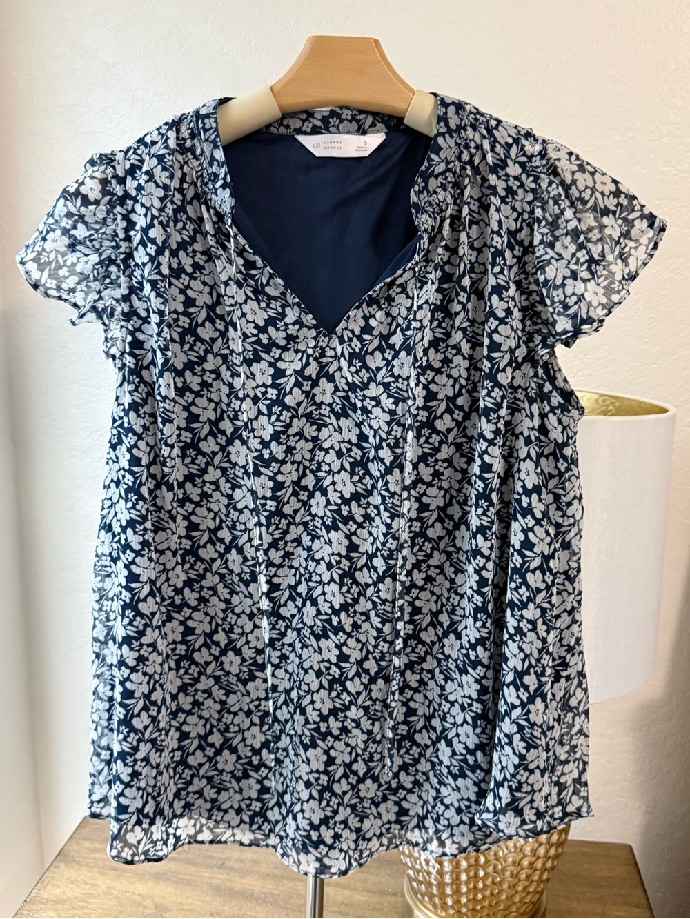 5 for $20 Deal- LC Lauren Conrad Navy and White Floral Flutter Sleeve Blouse S